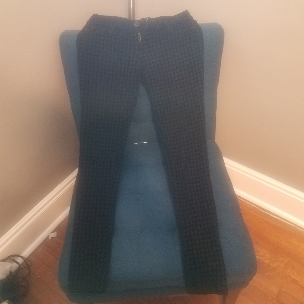 Black houndstooth skinny pants